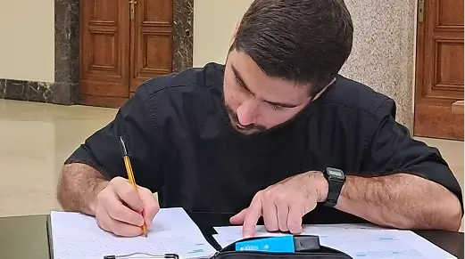 Áreas formativas - Juan Cruz estudiando solo