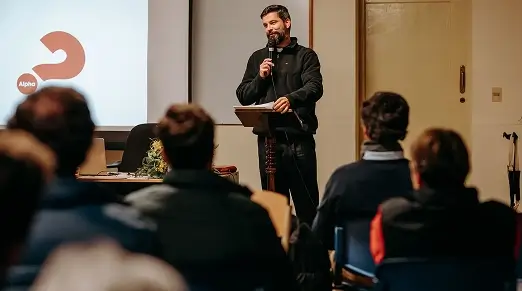 Formación apostólica - Juan María dando charla